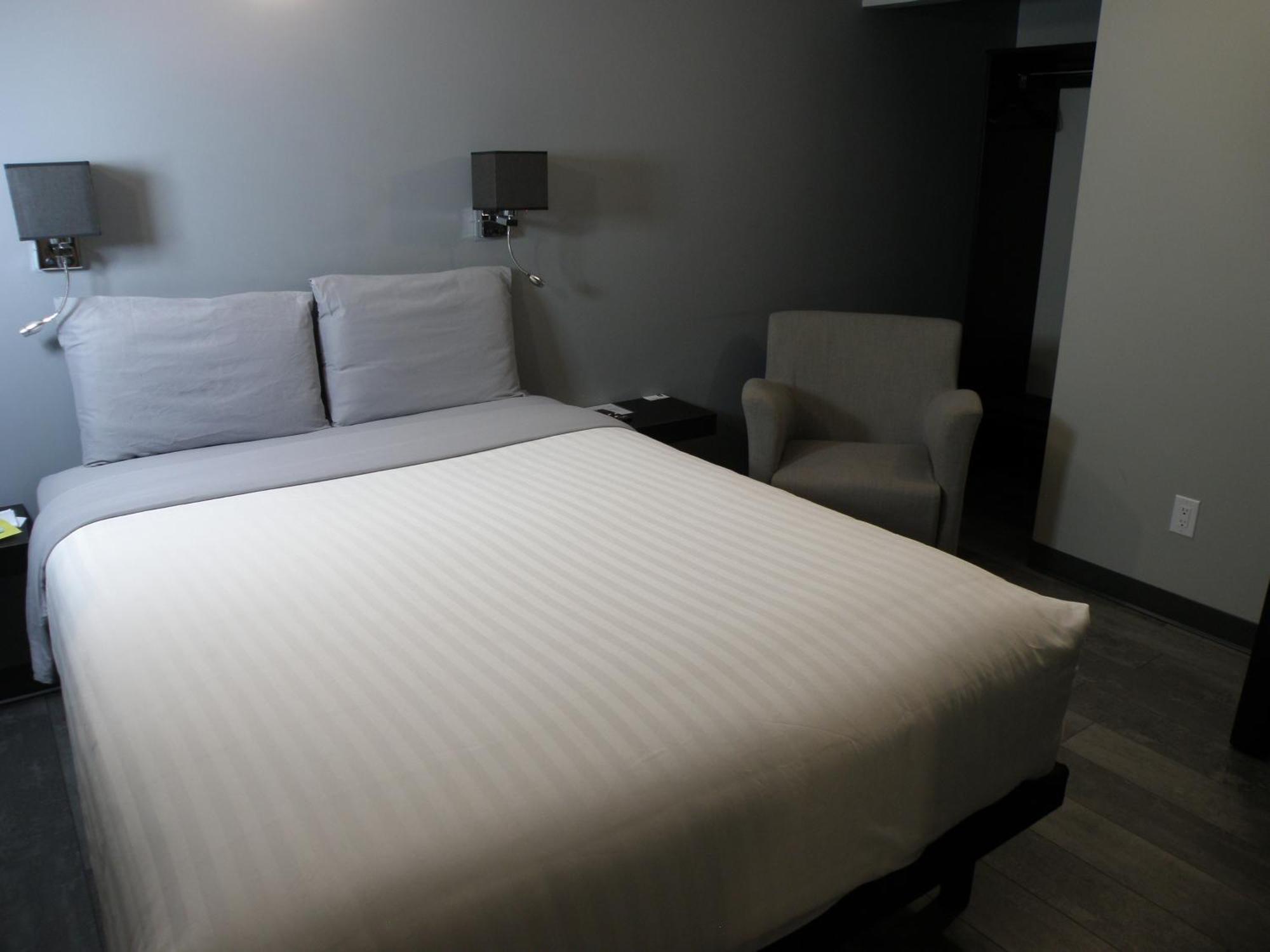 Motel Hotelia Saint-Ambroise Exterior photo