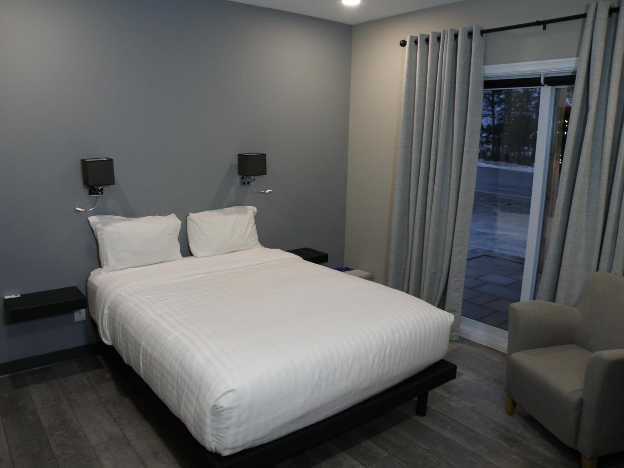 Motel Hotelia Saint-Ambroise Exterior photo