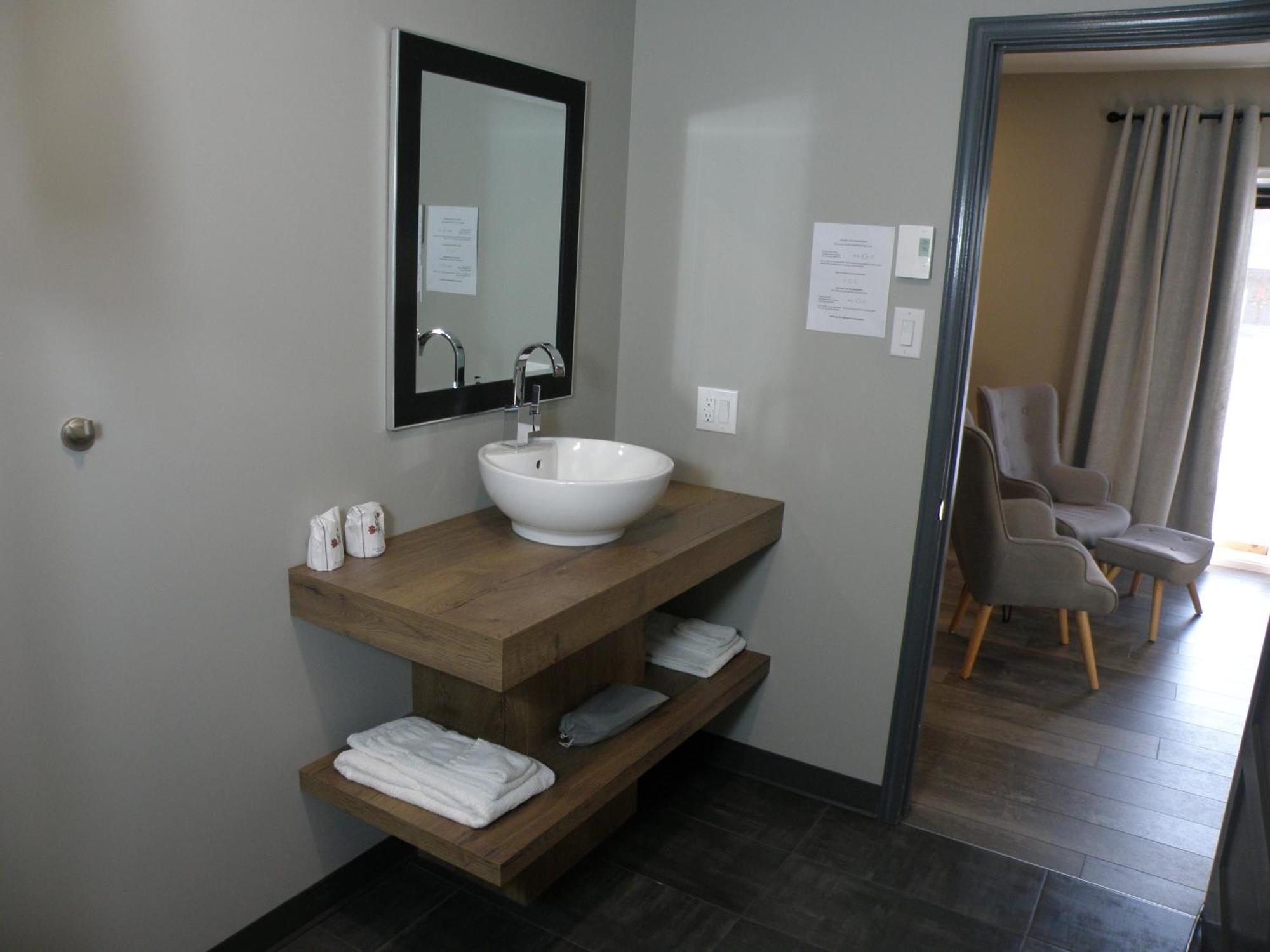 Motel Hotelia Saint-Ambroise Room photo