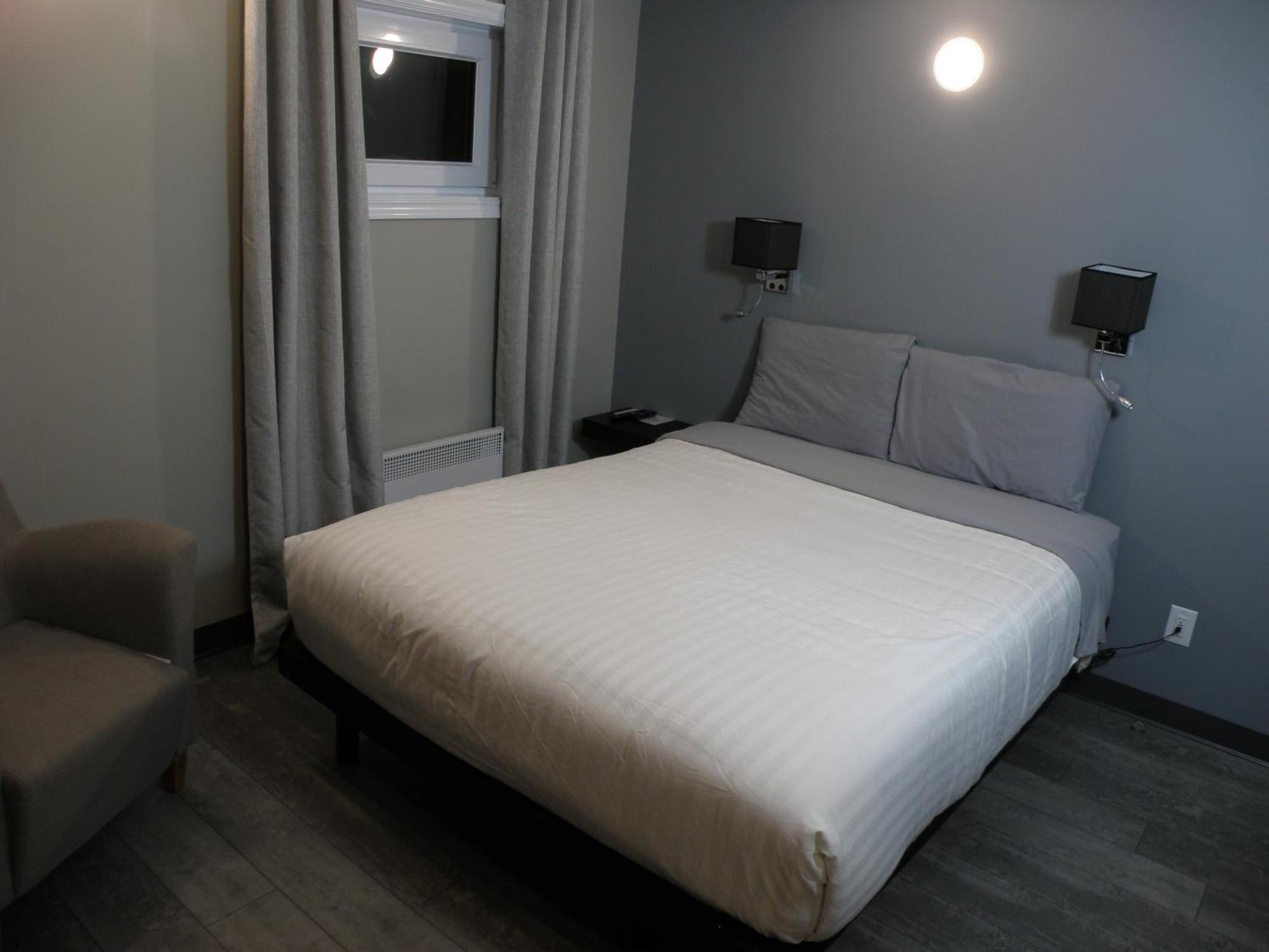 Motel Hotelia Saint-Ambroise Exterior photo